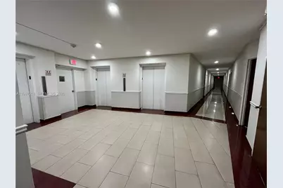 2899 Collins Ave #424, Miami Beach, FL 33140 - Photo 14