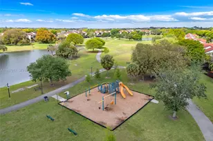 10012 NW 7th St, Miami, FL 33172 - Photo 28