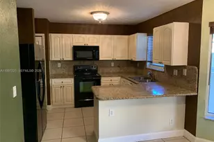 194 Maple Terrace, Davie, FL 33325 - Photo 8