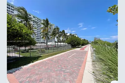 2899 Collins Ave #810, Miami Beach, FL 33140 - Photo 28