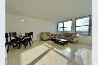 2899 Collins Ave #810, Miami Beach, FL 33140 - Photo 2