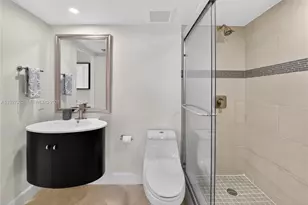 7601 E Treasure Dr, North Bay Village, FL 33141 - Photo 32