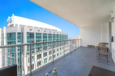 1200 Brickell Bay Dr #PH 4218, Miami, FL 33131 - Photo 6