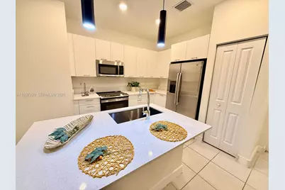 8001 NW 41st St #F-305, Doral, FL 33166 - Photo 2