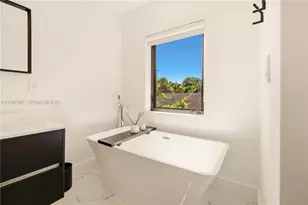 436 NE 88th St, El Portal, FL 33138 - Photo 36