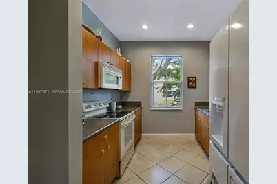 990 NE 42nd Pl, Homestead, FL 33033 - Photo 8