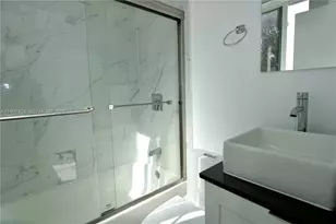 1036 SW 5th St, Miami, FL 33130 - Photo 14