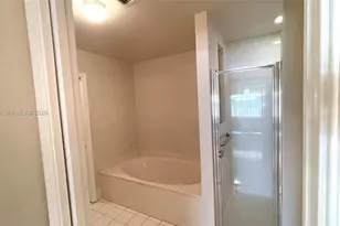 19011 NW 79th Ct, Hialeah, FL 33015 - Photo 18