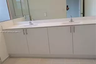 1010 SE 26th Ter, Homestead, FL 33035 - Photo 10