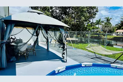 18901 NW 77th Ct, Hialeah, FL 33015 - Photo 16