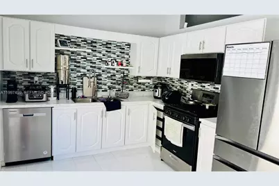 18901 NW 77th Ct, Hialeah, FL 33015 - Photo 14