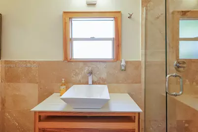 521 NE 74th St, Miami, FL 33138 - Photo 14