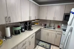 1825 W 44th Pl, Hialeah, FL 33012 - Photo 4