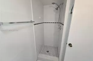 4845 NW 7th St, Miami, FL 33126 - Photo 24