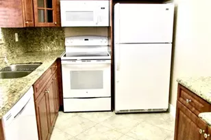 9375 Fontainebleau Blvd, Miami, FL 33172 - Photo 14