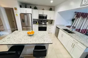 721 SW 69th Ave, Pembroke Pines, FL 33023 - Photo 1