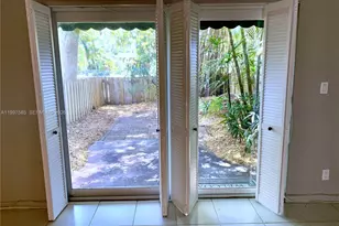 690 SE 23rd Ave, Pompano Beach, FL 33062 - Photo 8