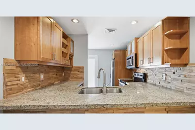 690 SE 23rd Ave #4, Pompano Beach, FL 33062 - Photo 6