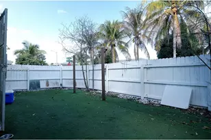 18499 NW 52nd Path, Miami Gardens, FL 33055 - Photo 20