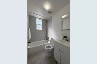 540 NW 7th St #32, Miami, FL 33136 - Photo 4