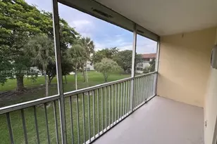 13455 SW 3rd St, Pembroke Pines, FL 33027 - Photo 10