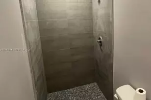 19732 NW 59th Pl, Hialeah, FL 33015 - Photo 4