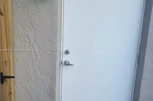 19732 NW 59th Pl, Hialeah, FL 33015 - Photo 4