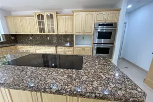 19740 W St Andrews Dr, Hialeah, FL 33015 - Photo 22