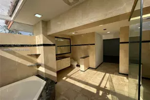 19740 W St Andrews Dr, Hialeah, FL 33015 - Photo 10