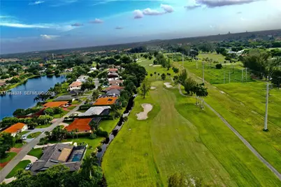 19740 W Saint Andrews Dr, Hialeah, FL 33015 - Photo 38
