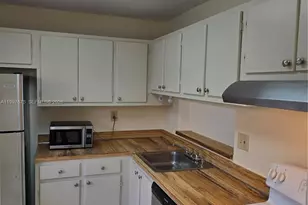 8005 SW 107th Ave, Miami, FL 33173 - Photo 4