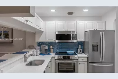 2916 Tuscany Ct #201, Palm Beach Gardens, FL 33410 - Photo 4