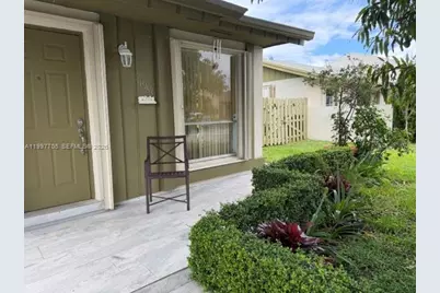 11906 SW 110th St Cir E, Miami, FL 33186 - Photo 2