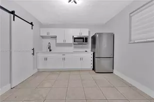 3827 SW 88th Ct, Miami, FL 33165 - Photo 18