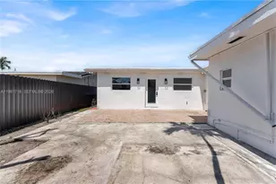3827 SW 88th Ct, Miami, FL 33165 - Photo 4