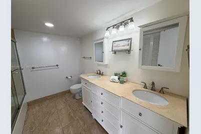 1000 Parkview Dr #531, Hallandale Beach, FL 33009 - Photo 20