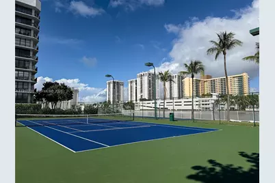 1000 Parkview Dr #531, Hallandale Beach, FL 33009 - Photo 28