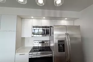 1000 Parkview Dr, Hallandale Beach, FL 33009 - Photo 26