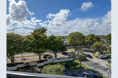 1000 Parkview Dr #531, Hallandale Beach, FL 33009 - Photo 10