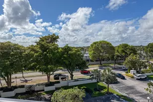 1000 Parkview Dr, Hallandale Beach, FL 33009 - Photo 10