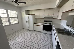 800 SW 125th Way, Pembroke Pines, FL 33027 - Photo 4