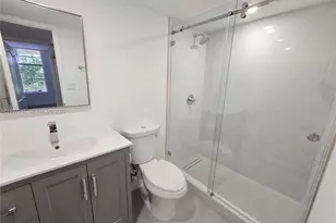 4550 NW 9th St, Miami, FL 33126 - Photo 10