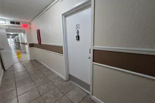 4550 NW 9th St, Miami, FL 33126 - Photo 14