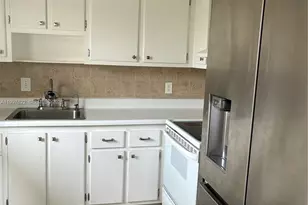 652 N Flanders N, Delray Beach, FL 33484 - Photo 2