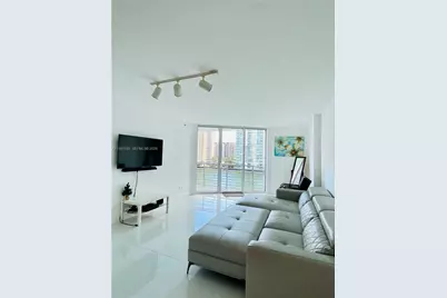 325 S Biscayne Blvd #717, Miami, FL 33131 - Photo 1