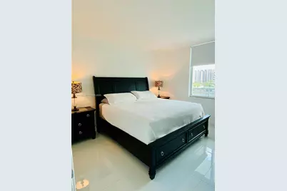 325 S Biscayne Blvd #717, Miami, FL 33131 - Photo 10