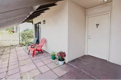 101 SW 96th Ter #101, Plantation, FL 33324 - Photo 2