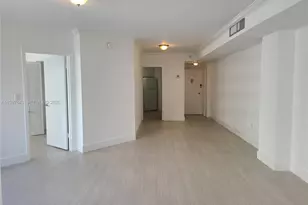 999 Brickell Bay Dr, Miami, FL 33131 - Photo 2