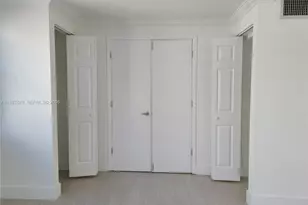 999 Brickell Bay Dr, Miami, FL 33131 - Photo 2