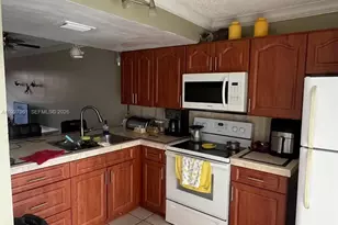 1298 W 51st Pl, Hialeah, FL 33012 - Photo 10